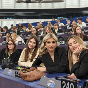 Izdvajamo se ponudom stranih jezika i sportskih aktivnosti