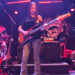 Čak 22 školska benda nastupila u Vintage Baru