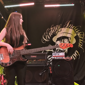 Čak 22 školska benda nastupila u Vintage Baru