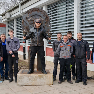 Lupino s učenicima izradio skulpturu logotipa škole