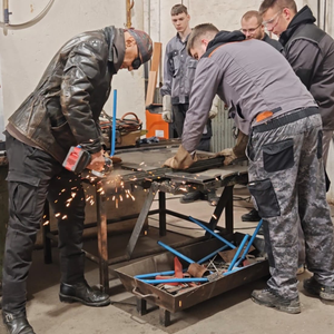 Lupino s učenicima izradio skulpturu logotipa škole