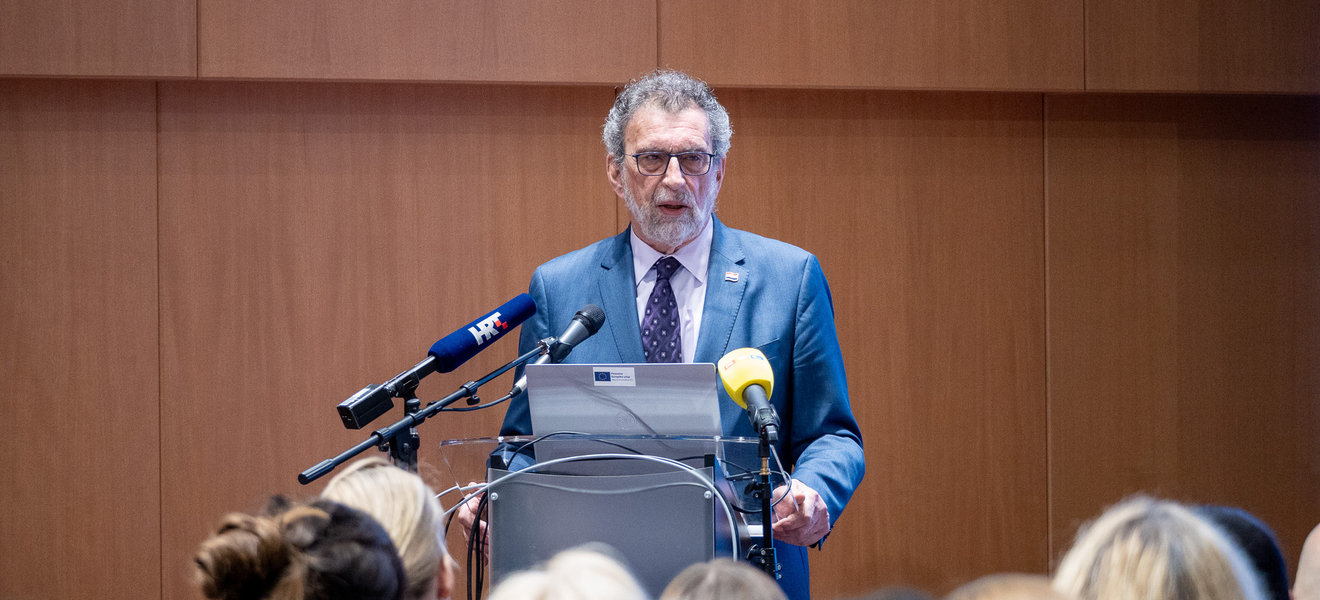 Fuchs: Umjetna inteligencija nikada ne smije zamijeniti učitelje