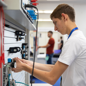 TEMA BROJA - Trebamo li više gimnazijalaca, a manje upisanih u strukovne programe