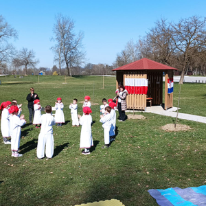 TEMA BROJA - Uloga knjižničara u kulturnoj i javnoj djelatnosti odgojno-obrazovnih ustanova 