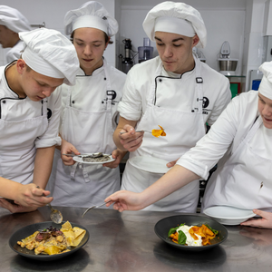 Korijeni u tradiciji, pogled u budućnost