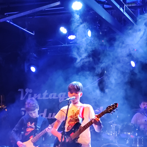 Čak 22 školska benda nastupila u Vintage Baru