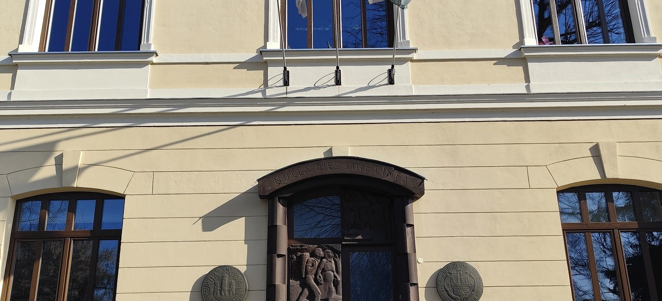 Što je naziv, a što ime škole?