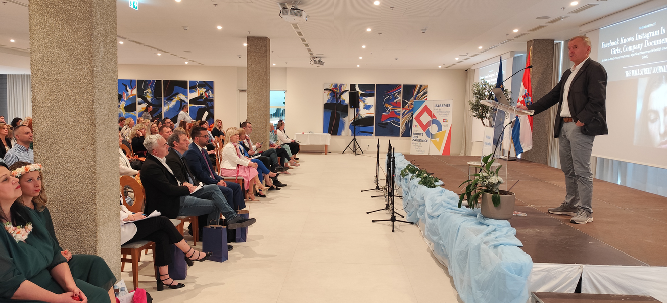 Pogled u učionicu ‒ od tradicije do suvremenosti