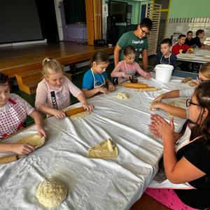 Nemamo poštu, dom zdravlja, kino, ali imamo školu, itekakvu! 