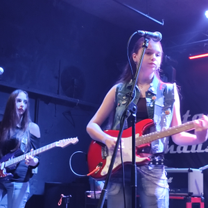 Čak 22 školska benda nastupila u Vintage Baru