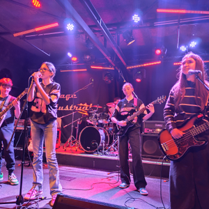 Čak 22 školska benda nastupila u Vintage Baru