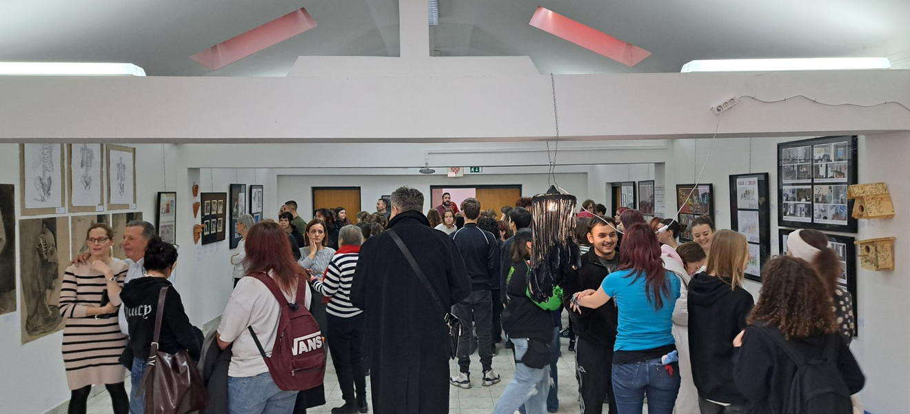 Široki raspon likovnih medija i tehnika