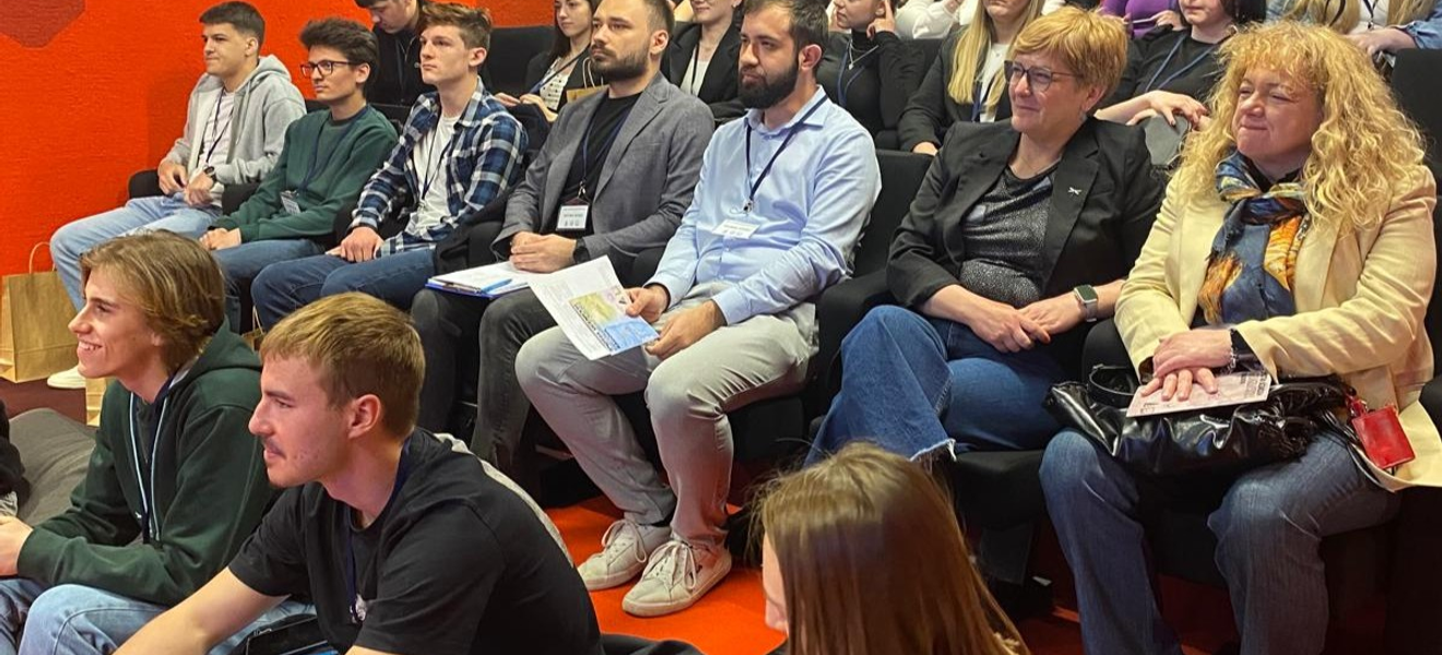 Učenici dvaju istoimenih škola na istom zadatku 