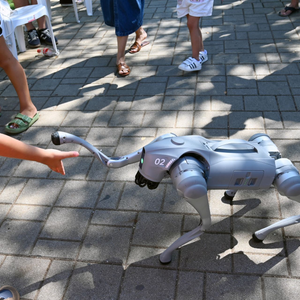 Pažnju najmlađih privukao robotski pas