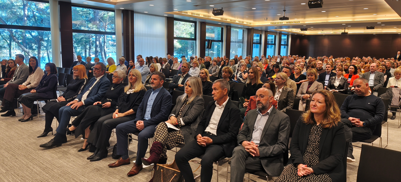 Ipak se sve "vrti" oko ravnatelja