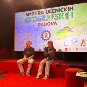 Učenici dvaju istoimenih škola na istom zadatku 