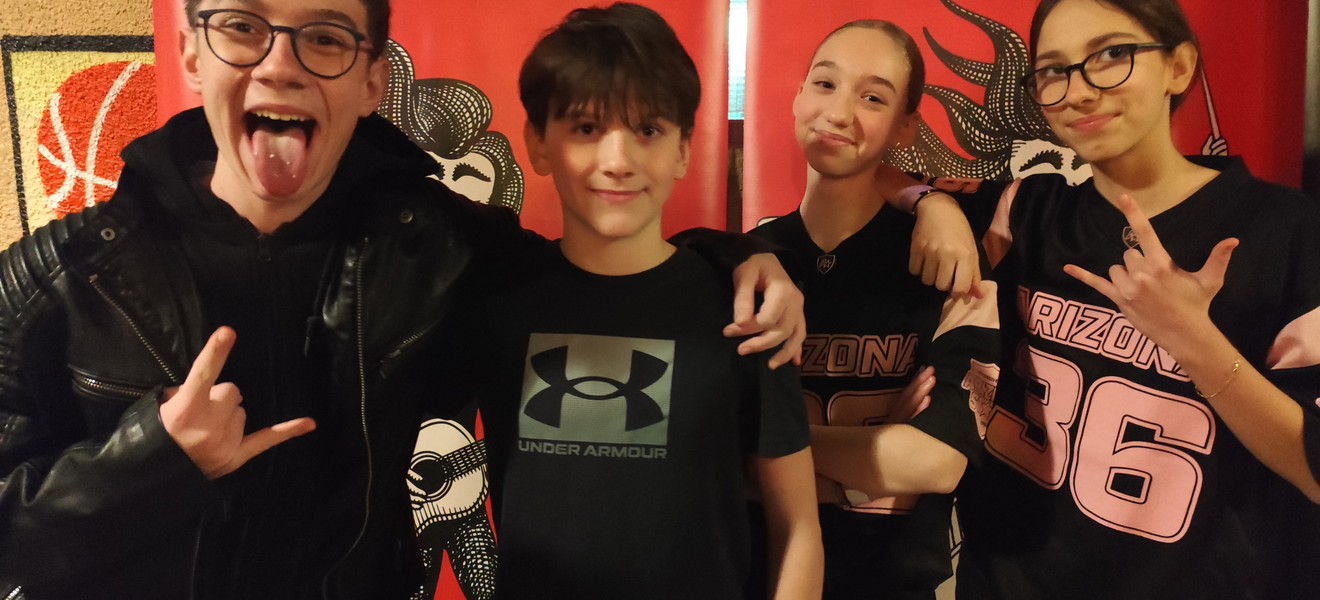 Čak 22 školska benda nastupila u Vintage Baru