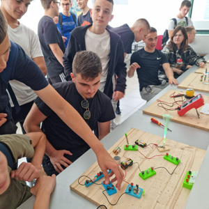 Korijeni u tradiciji, pogled u budućnost