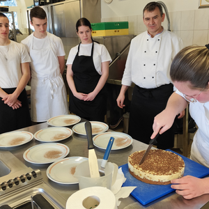 Tema broja - Po kojim kriterijima vlast dijeli nekretnine u državnom vlasništvu