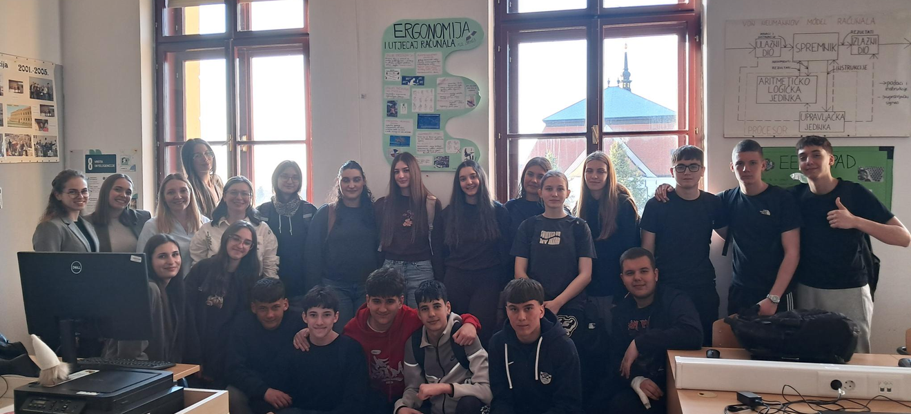 Kretanje školom zatvorenih očiju