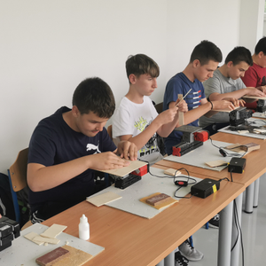 Nemamo poštu, dom zdravlja, kino, ali imamo školu, itekakvu! 