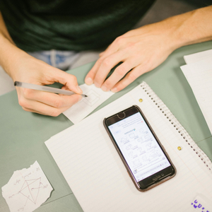 Trećina učenika nikada nije pokušala smanjiti vrijeme provedeno na mobitelu