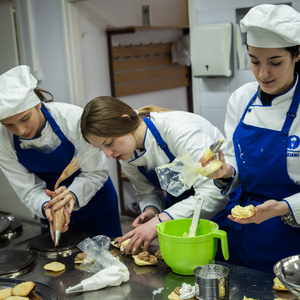 Korijeni u tradiciji, pogled u budućnost