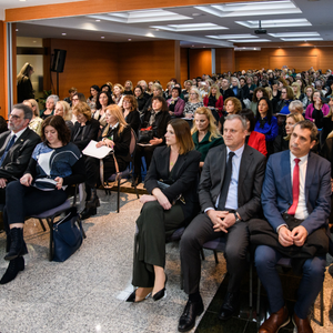 Tema broja - Po kojim kriterijima vlast dijeli nekretnine u državnom vlasništvu