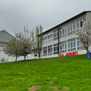 Nemamo poštu, dom zdravlja, kino, ali imamo školu, itekakvu! 